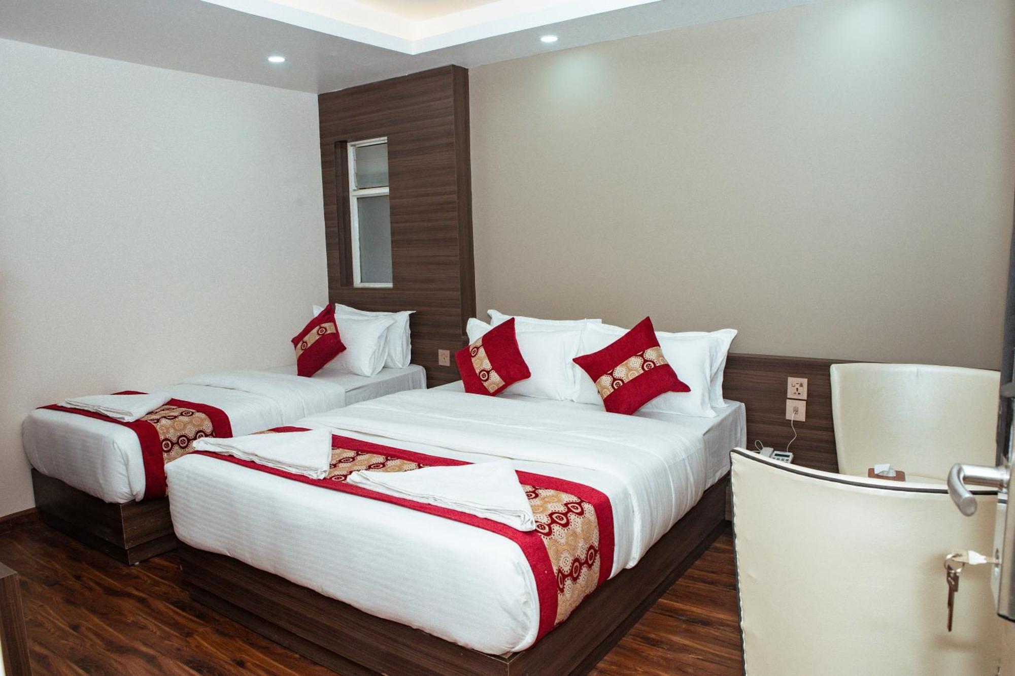 Kusum Airport Hotel Κατμαντού Εξωτερικό φωτογραφία
