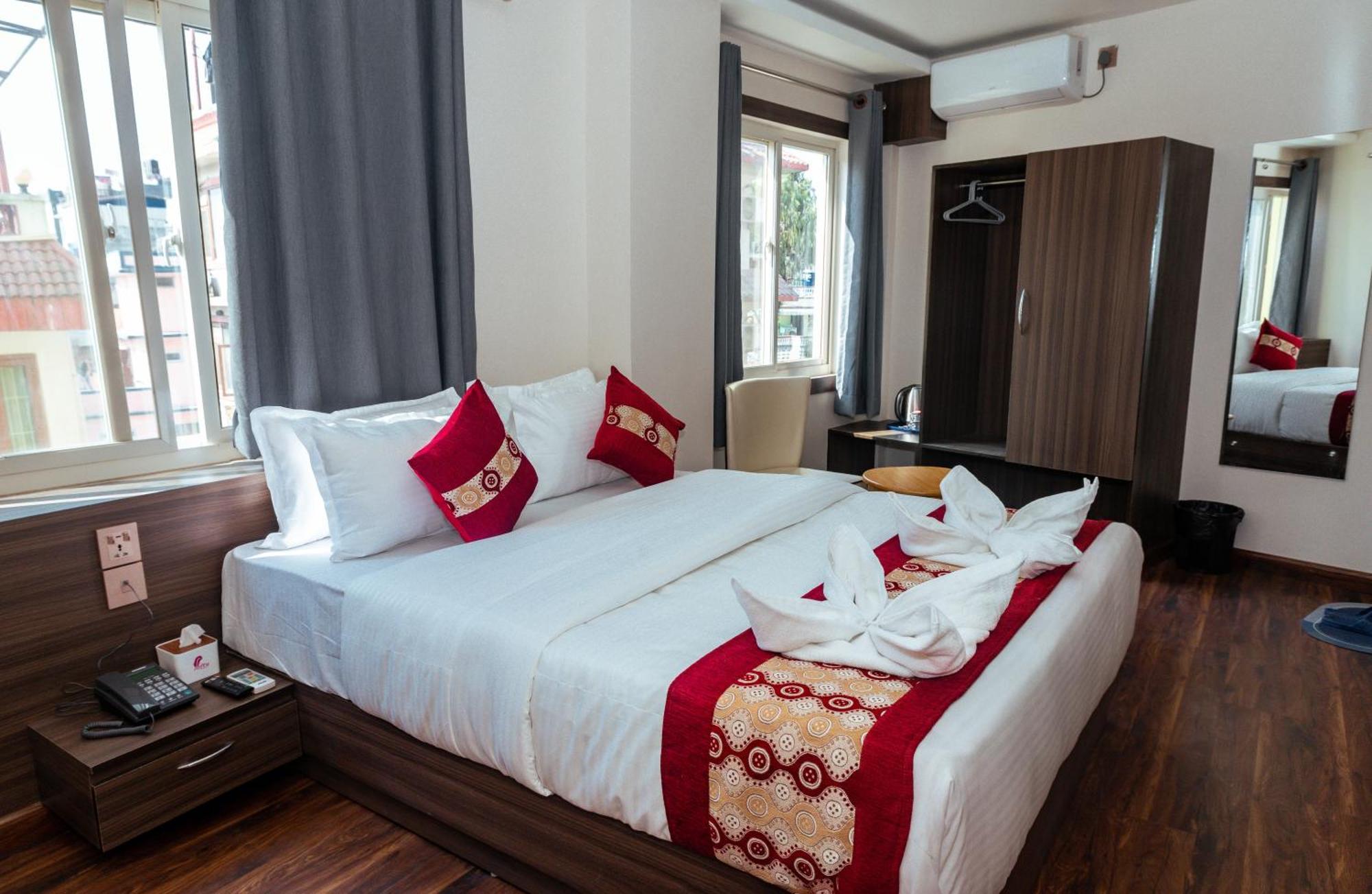 Kusum Airport Hotel Κατμαντού Εξωτερικό φωτογραφία
